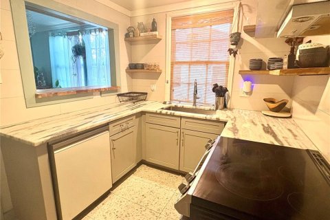 House in Gulfport, Florida 3 bedrooms, 108.97 sq.m. № 2376668 - photo 19