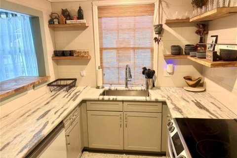 House in Gulfport, Florida 3 bedrooms, 108.97 sq.m. № 2376668 - photo 20