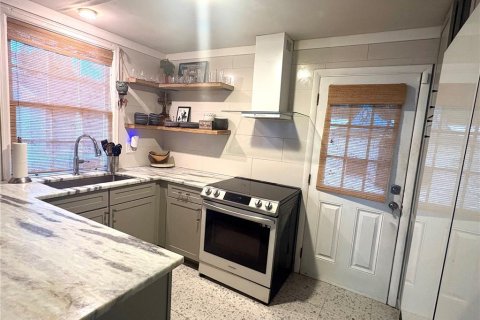 House in Gulfport, Florida 3 bedrooms, 108.97 sq.m. № 2376668 - photo 17