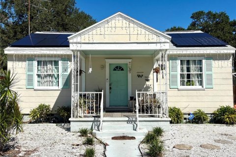 House in Gulfport, Florida 3 bedrooms, 108.97 sq.m. № 2376668