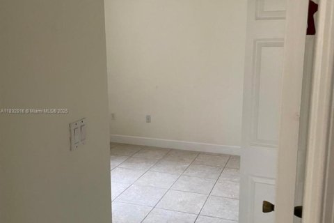 Casa en venta en Homestead, Florida, 3 dormitorios, 170.29 m2 № 1946684 - foto 14