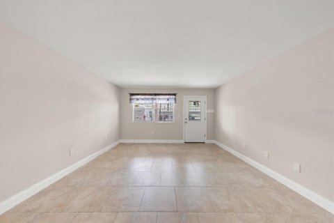 Copropriété à vendre à Gulfport, Floride: 2 chambres, 104.05 m2 № 2389094 - photo 13