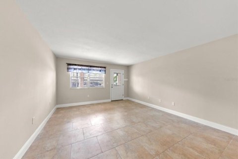 Copropriété à vendre à Gulfport, Floride: 2 chambres, 104.05 m2 № 2389094 - photo 12