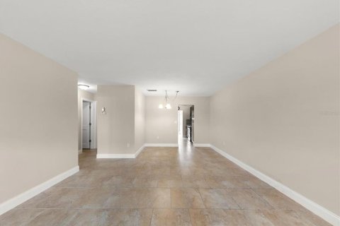 Copropriété à vendre à Gulfport, Floride: 2 chambres, 104.05 m2 № 2389094 - photo 10