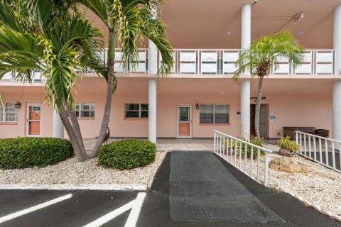 Copropriété à vendre à Gulfport, Floride: 2 chambres, 104.05 m2 № 2389094 - photo 6