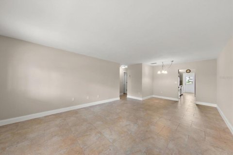Copropriété à vendre à Gulfport, Floride: 2 chambres, 104.05 m2 № 2389094 - photo 11