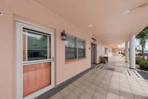 Copropriété à vendre à Gulfport, Floride: 2 chambres, 104.05 m2 № 2389094 - photo 8