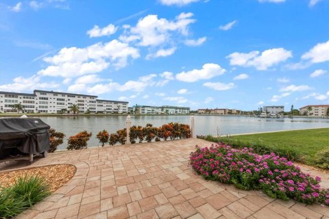 Copropriété à vendre à Gulfport, Floride: 2 chambres, 104.05 m2 № 2389094 - photo 30