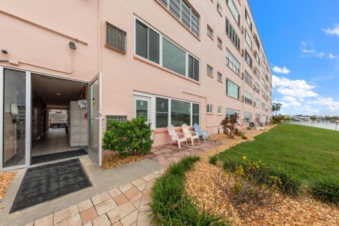 Copropriété à vendre à Gulfport, Floride: 2 chambres, 104.05 m2 № 2389094 - photo 2