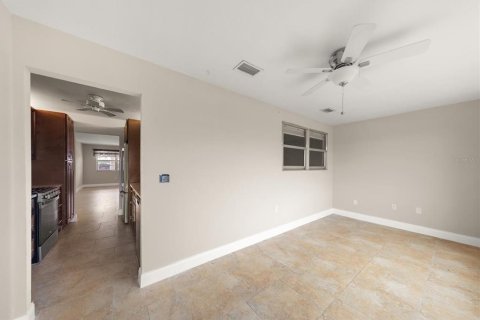 Copropriété à vendre à Gulfport, Floride: 2 chambres, 104.05 m2 № 2389094 - photo 18