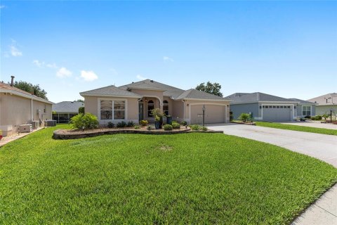 House in The Villages, Florida 3 bedrooms, 178.19 sq.m. № 1801667 - photo 3
