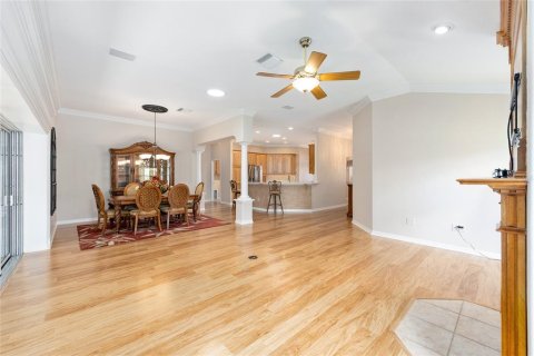 House in The Villages, Florida 3 bedrooms, 178.19 sq.m. № 1801667 - photo 11
