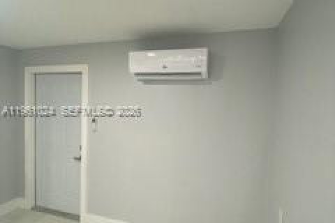 Casa en alquiler en Hialeah, Florida, 2 dormitorios, 148.36 m2 № 2021835 - foto 4