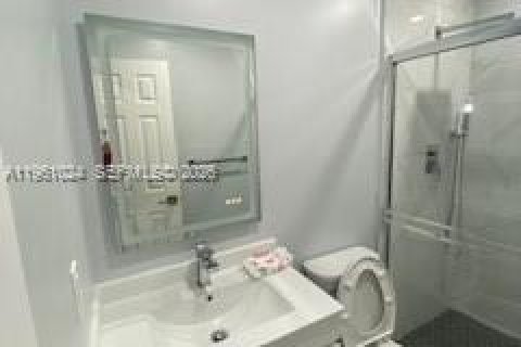 Casa en alquiler en Hialeah, Florida, 2 dormitorios, 148.36 m2 № 2021835 - foto 9