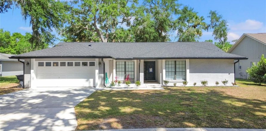 House in Lakeland, Florida 4 bedrooms, 212.65 sq.m. № 1616415