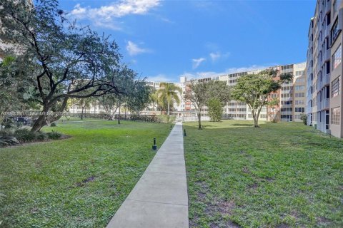 Купить кондоминиум в Майами, Флорида 2 спальни, 122.35м2, № 1983621 - фото 8