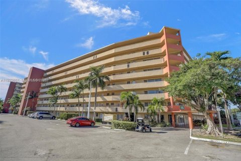 Купить кондоминиум в Майами, Флорида 2 спальни, 122.35м2, № 1983621 - фото 10