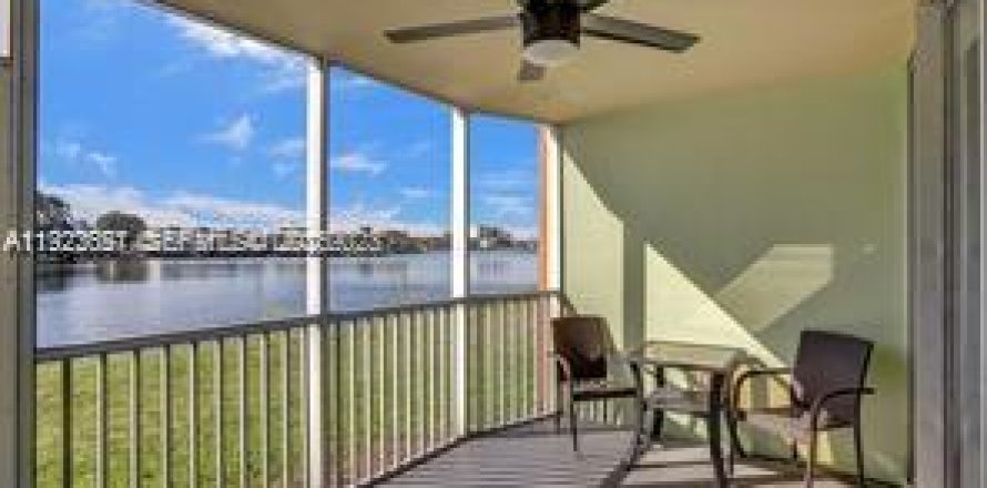 Кондоминиум с 2 спальнями в Майами, Флорида № 1983621