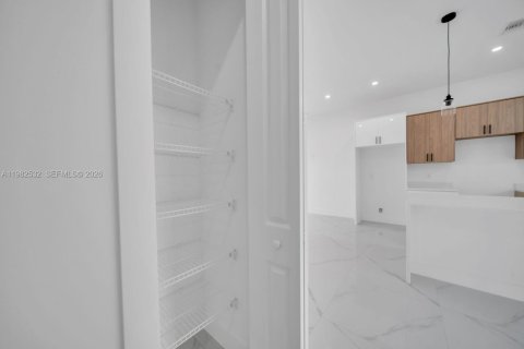 Купить виллу или дом в Лихай-Эйкерс, Флорида 3 спальни, 98.2м2, № 2045281 - фото 15