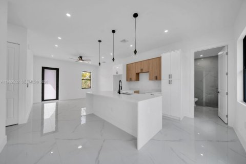 Купить виллу или дом в Лихай-Эйкерс, Флорида 3 спальни, 98.2м2, № 2045281 - фото 7