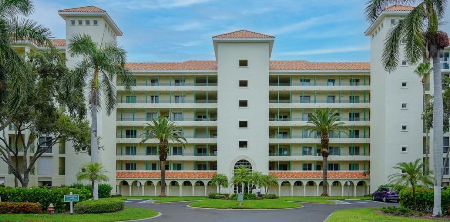 Condo in Saint Petersburg, Florida, 2 bedrooms № 1827057