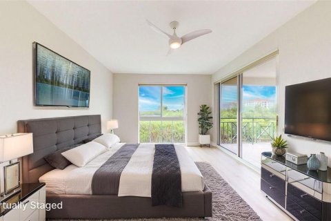 Condo in Saint Petersburg, Florida, 2 bedrooms  № 1827057 - photo 16