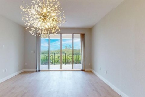 Condo in Saint Petersburg, Florida, 2 bedrooms  № 1827057 - photo 3