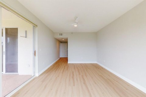 Condo in Saint Petersburg, Florida, 2 bedrooms  № 1827057 - photo 13