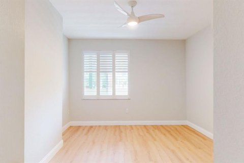 Condo in Saint Petersburg, Florida, 2 bedrooms  № 1827057 - photo 29