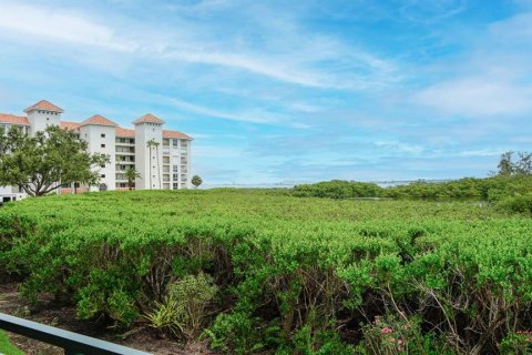 Condo in Saint Petersburg, Florida, 2 bedrooms  № 1827057 - photo 7