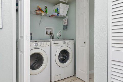 Apartment in Treasure Island, Florida 2 bedrooms, 106.84 sq.m. № 2214029 - photo 9