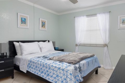Apartment in Treasure Island, Florida 2 bedrooms, 106.84 sq.m. № 2214029 - photo 12