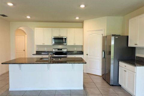 House in Apopka, Florida 4 bedrooms, 171.5 sq.m. № 1914836 - photo 5