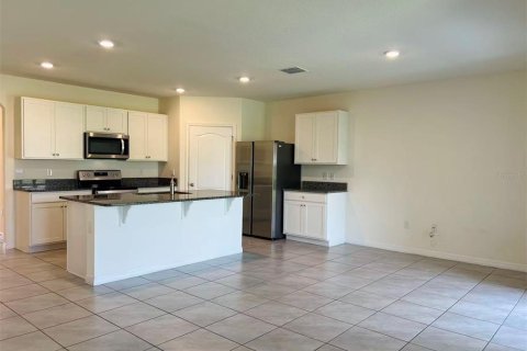 House in Apopka, Florida 4 bedrooms, 171.5 sq.m. № 1914836 - photo 3