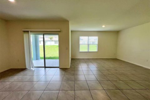 House in Apopka, Florida 4 bedrooms, 171.5 sq.m. № 1914836 - photo 9
