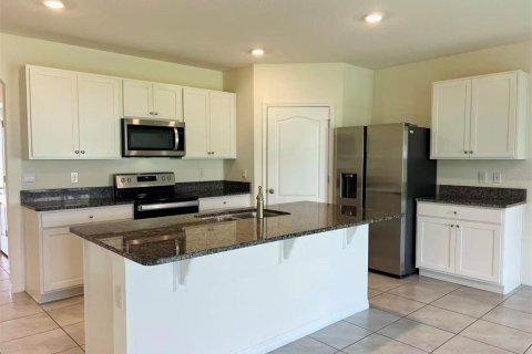 House in Apopka, Florida 4 bedrooms, 171.5 sq.m. № 1914836 - photo 4