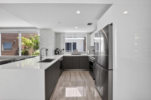 Touwnhouse à louer à Fort Lauderdale, Floride: 4 chambres, 184.69 m2 № 2243466 - photo 13