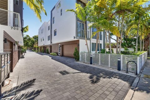 Touwnhouse à louer à Fort Lauderdale, Floride: 4 chambres, 184.69 m2 № 2243466 - photo 2
