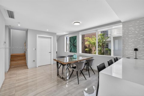 Touwnhouse à louer à Fort Lauderdale, Floride: 4 chambres, 184.69 m2 № 2243466 - photo 14