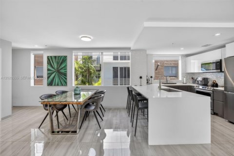 Touwnhouse à louer à Fort Lauderdale, Floride: 4 chambres, 184.69 m2 № 2243466 - photo 10