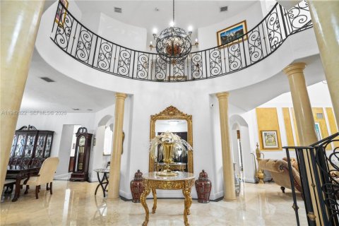 Купить виллу или дом в Катлер-Бей, Флорида 5 спален, 438.22м2, № 2152772 - фото 6