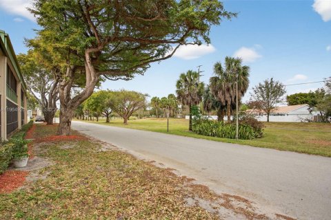Condo in Coral Springs, Florida, 1 bedroom  № 2027233 - photo 14