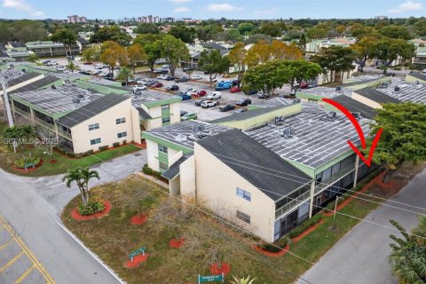 Condo in Coral Springs, Florida, 1 bedroom  № 2027233 - photo 16