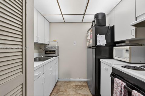 Condo in Coral Springs, Florida, 1 bedroom  № 2027233 - photo 7