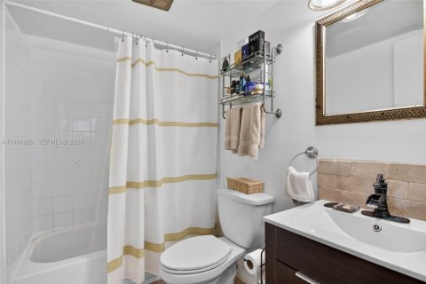 Condo in Coral Springs, Florida, 1 bedroom  № 2027233 - photo 11