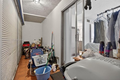 Condo in Coral Springs, Florida, 1 bedroom  № 2027233 - photo 12