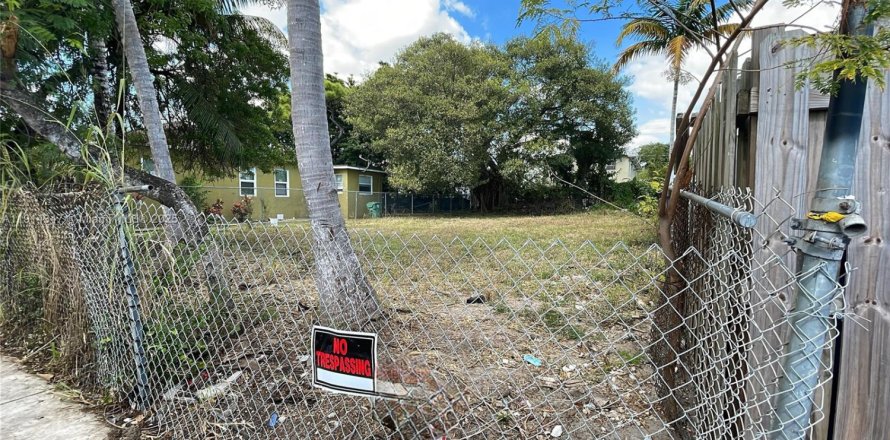 Propiedad comercial en Miami, Florida № 1970435