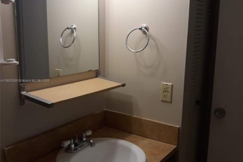 Condominio en alquiler en Miami, Florida, 2 dormitorios, 72.84 m2 № 1954387 - foto 5