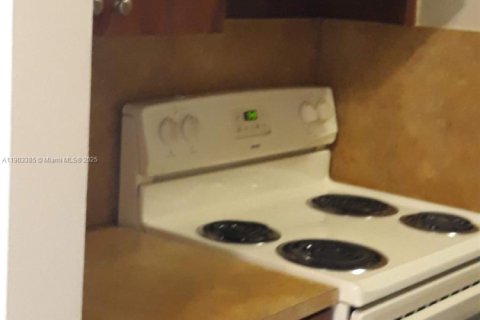 Condominio en alquiler en Miami, Florida, 2 dormitorios, 72.84 m2 № 1954387 - foto 8