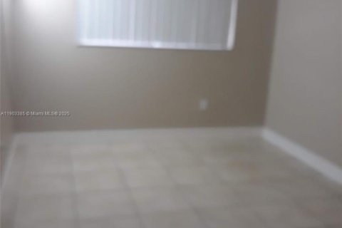 Condominio en alquiler en Miami, Florida, 2 dormitorios, 72.84 m2 № 1954387 - foto 1